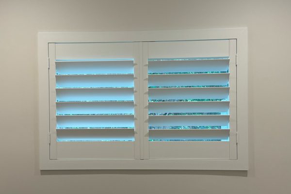 67f6bc600354d38964b0705c_POLY---HIDDEN-TILT-FLAT-Z-XFRAME---4-SIDED-